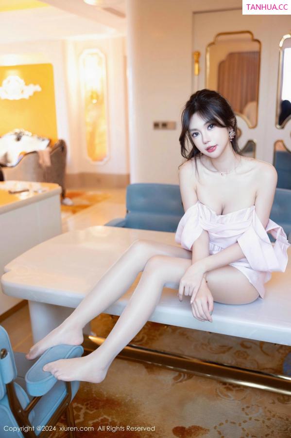 綺裡嘉 绮里嘉 [XiuRen]高清写真图 2024.10.25 No.9346 绮里嘉ula 丝袜美腿第26张图片